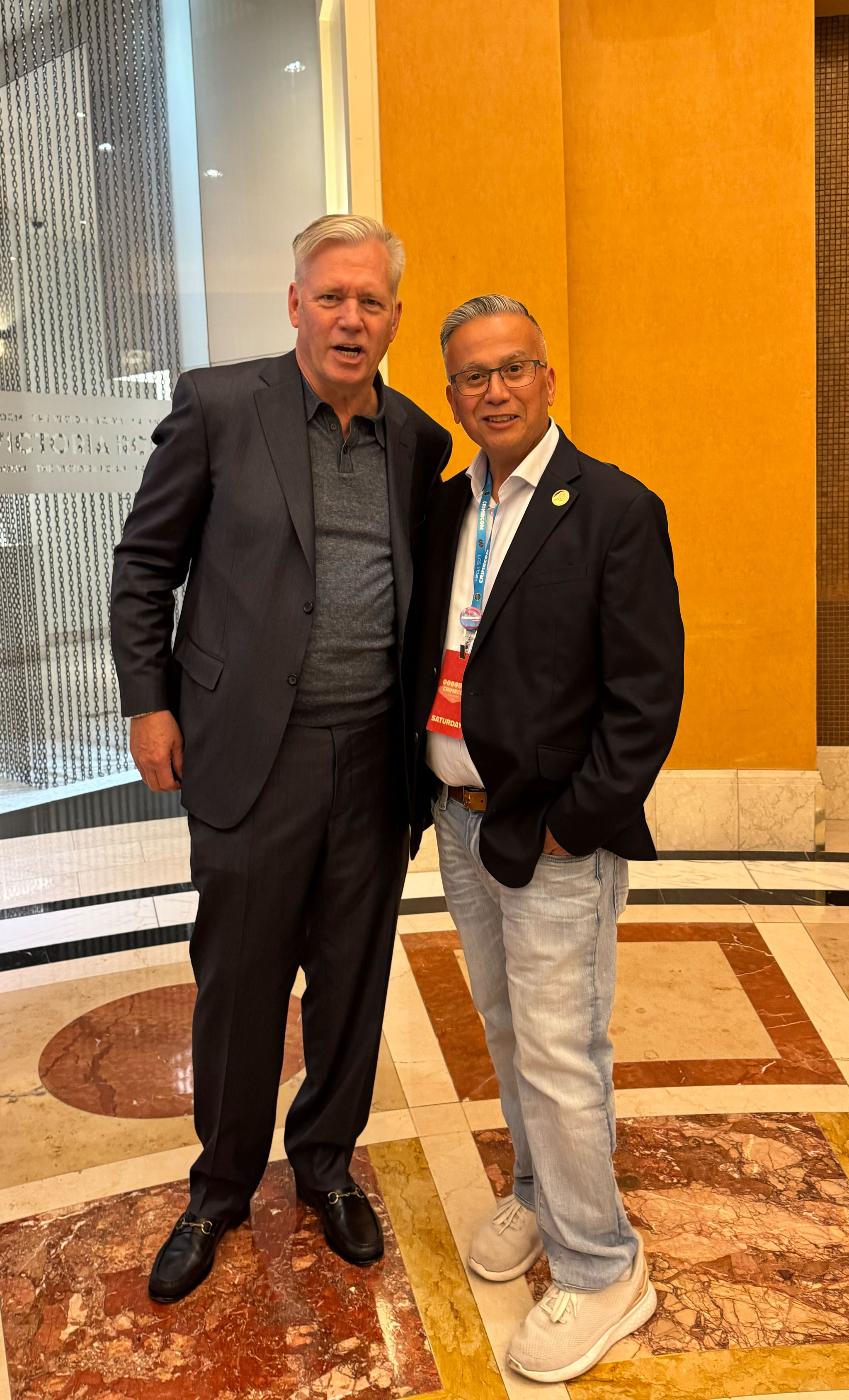 Moses Castillo with television journalist Chris Hansen at CRIMECON
